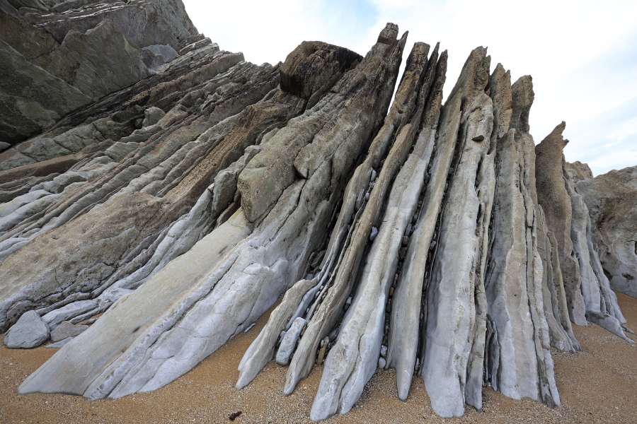 Flysch-Strukturen am Strand von Zumaia