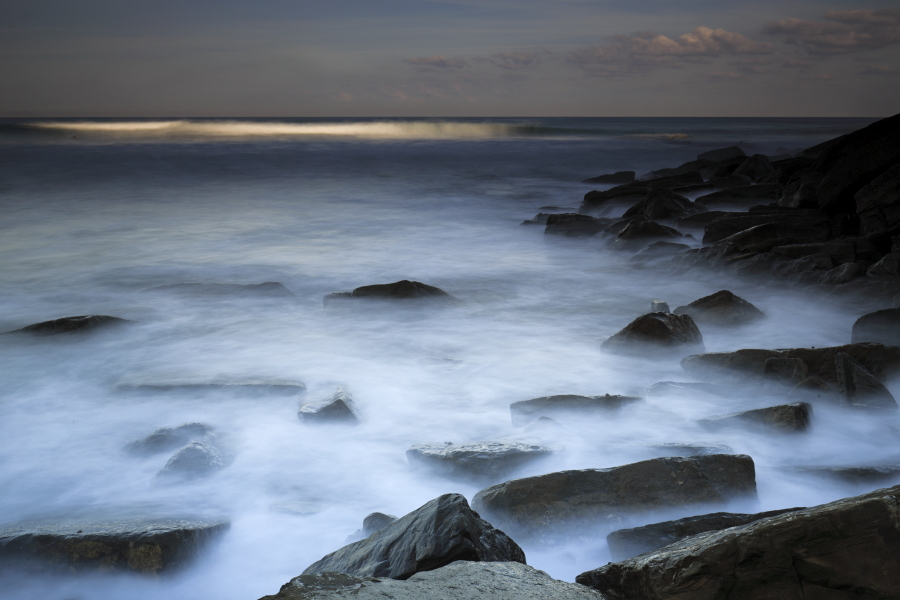 Flysch-Felsbänder am Strand von Barrika, Nordspanien