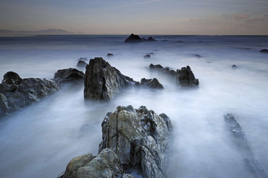 Flysch-Felsbänder am Strand von Barrika, Nordspanien