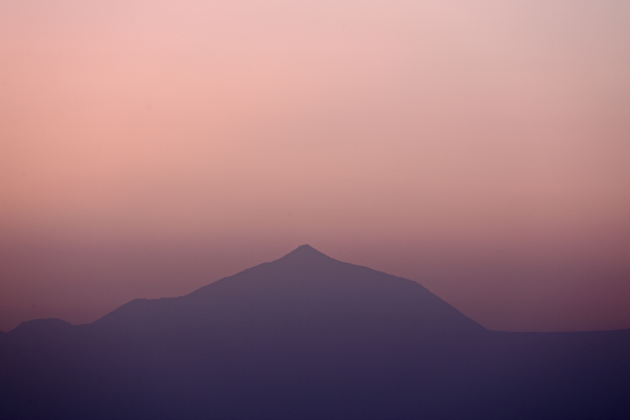 Teide nach Sonnenuntergang, von der Westküste Gran Canarias aus gesehen