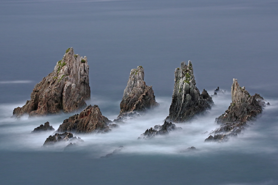 Felsen am Strand von Gueirúa (Playa de Gueirúa), Asturien, Spanien