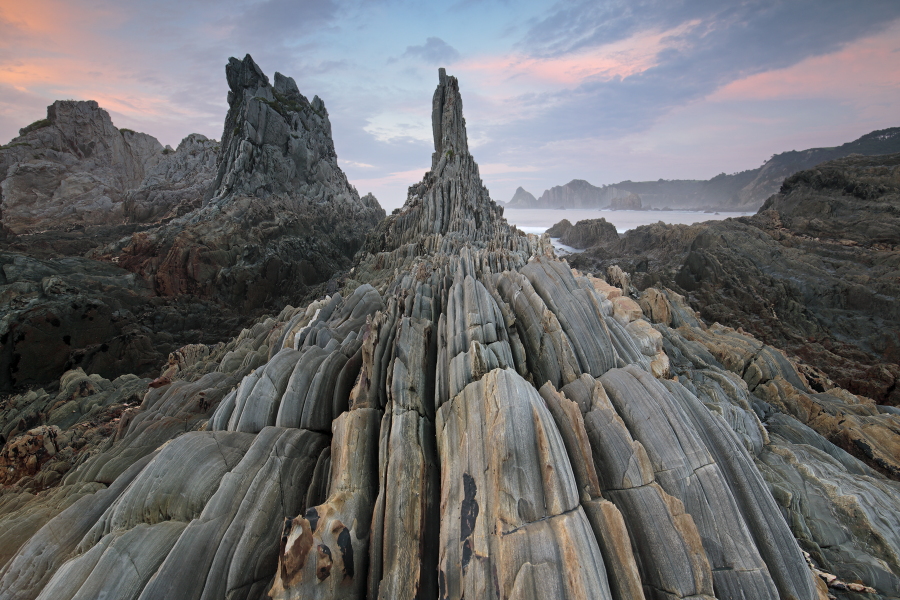 Felsen am Strand von Gueirúa (Playa de Gueirúa), Asturien, Spanien