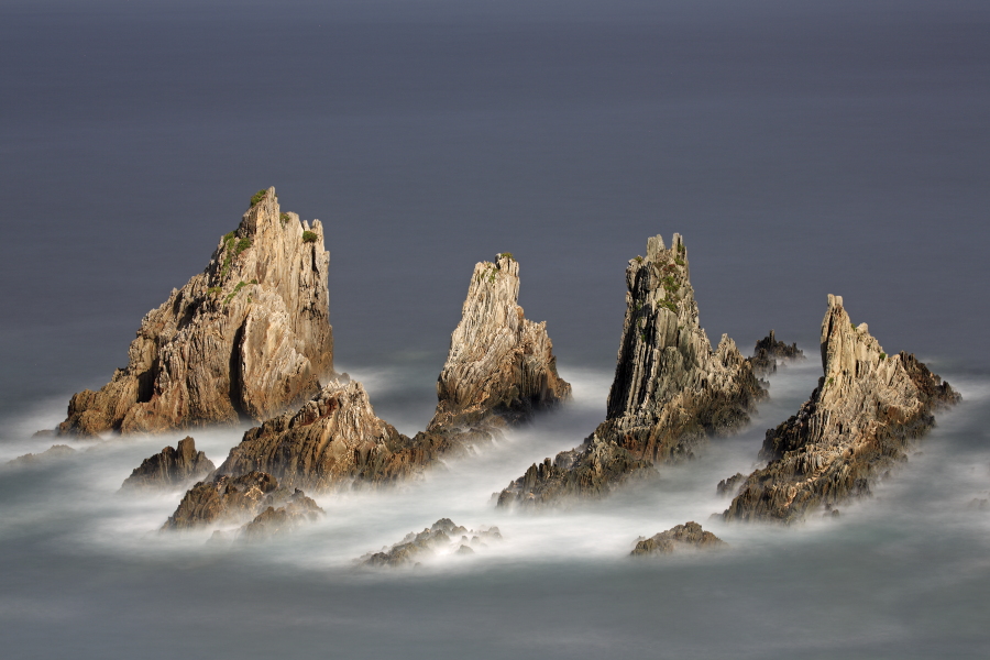 Felsen am Strand von Gueirúa (Playa de Gueirúa), Asturien, Spanien