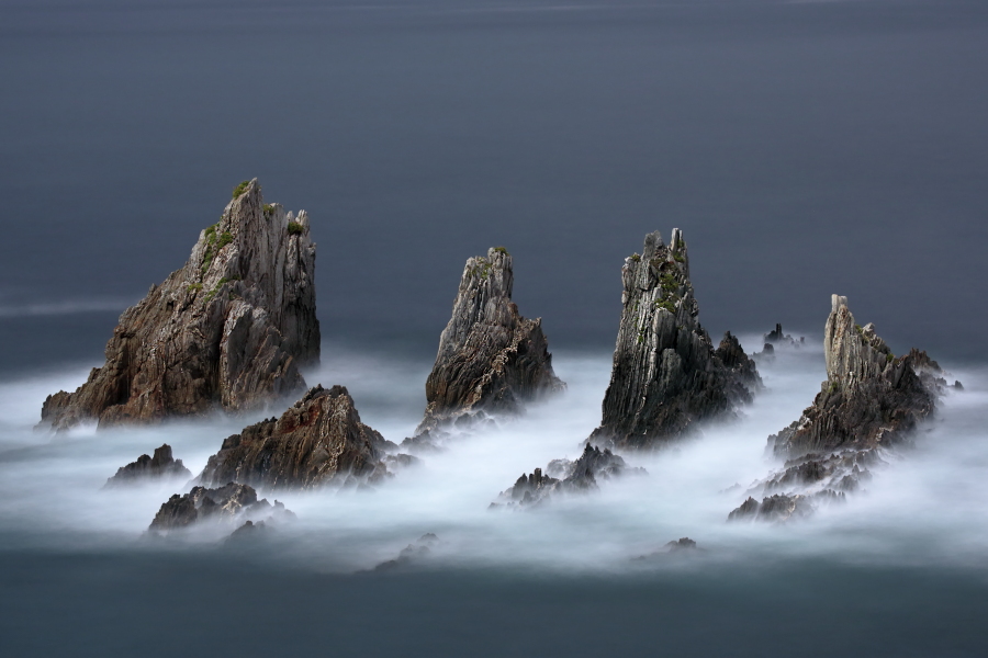Felsen am Strand von Gueirúa (Playa de Gueirúa), Asturien, Spanien