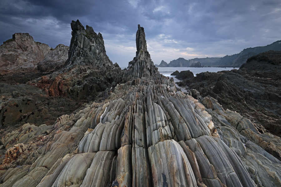 Felsen am Strand von Gueirúa (Playa de Gueirúa), Asturien, Spanien Biskaya