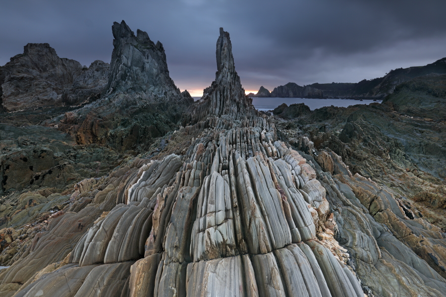 Felsen am Strand von Gueirúa (Playa de Gueirúa), Asturien, Spanien