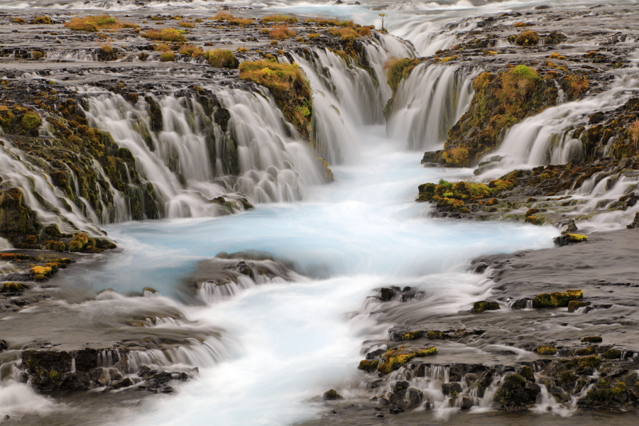 Der Bruarfoss ist ein weniger bekannter Wasserfall. Er liegt zwar mitten im 