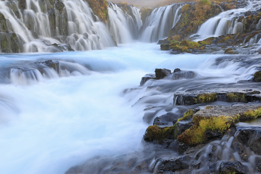 Der Bruarfoss ist ein weniger bekannter Wasserfall. Er liegt zwar mitten im 