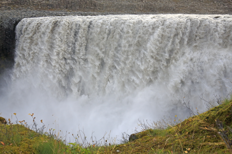 Der Dettifoss, im Norden Islands gelegen, ist der energiereichste Wasserfall Europas.