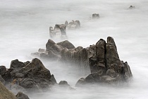 Flysch-Felsbänder am Strand von Barrika, Nordspanien