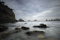 Felsen am Strand von Gueirúa (Playa de Gueirúa), Asturien, Spanien Biskaya