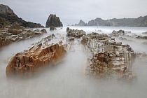 Felsen am Strand von Gueirúa (Playa de Gueirúa), Asturien, Spanien