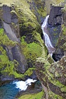 Die kurze Schlucht Fjadrargljufur im Süden Islands gehört zu den schönsten Sehenswürdigkeiten der Insel.