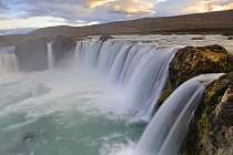 Der Godafoss im Norden Islands zählt zu den größten Wasserfällen der Insel.