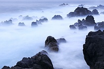 Lavafelsen bei Porto Moniz im Nordwesten Madeiras